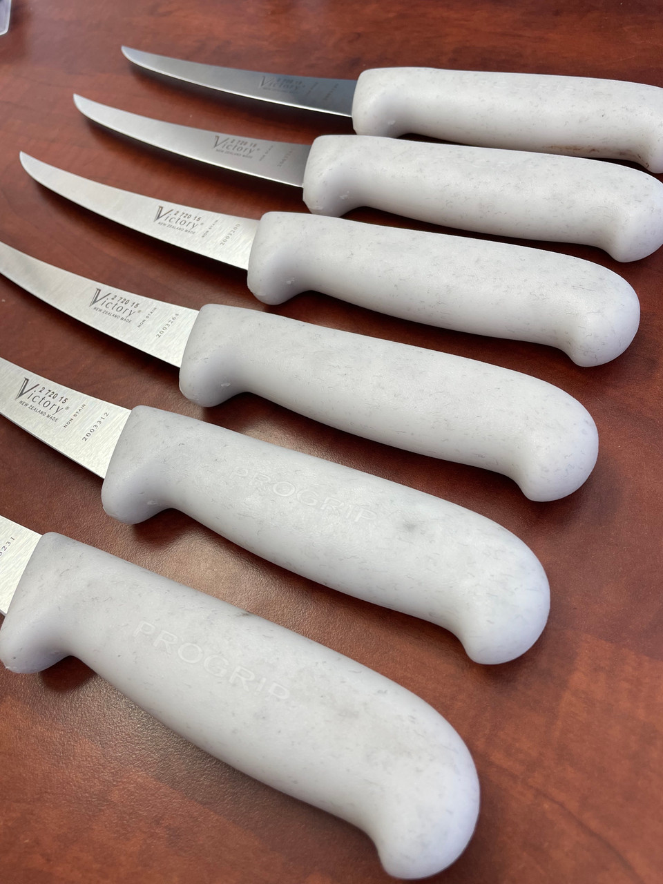 NARROW CURVED BONING KNIFE (DARK WOOL BLENDED HANDLE)